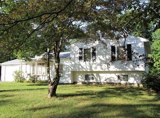 6 Sandalwood Ct, Coventry, RI 02816