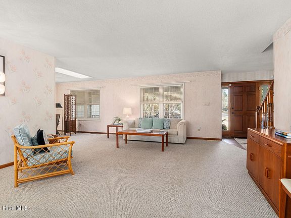3rd image of 175 Cedar Lane
