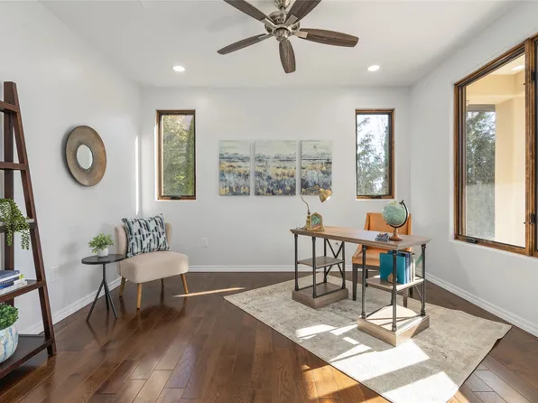 220 Grand Canyon Dr, White Rock, NM 87547