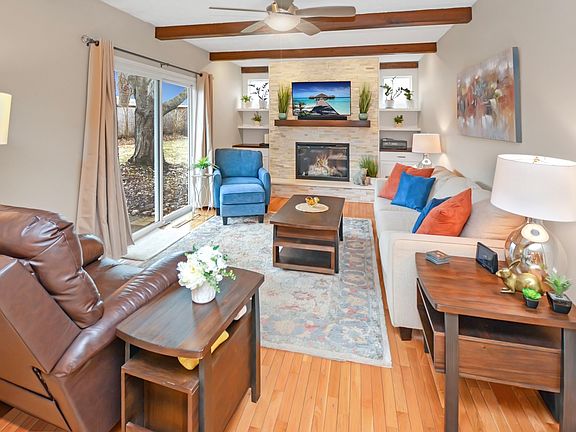 3rd image of 106 Doud Ct