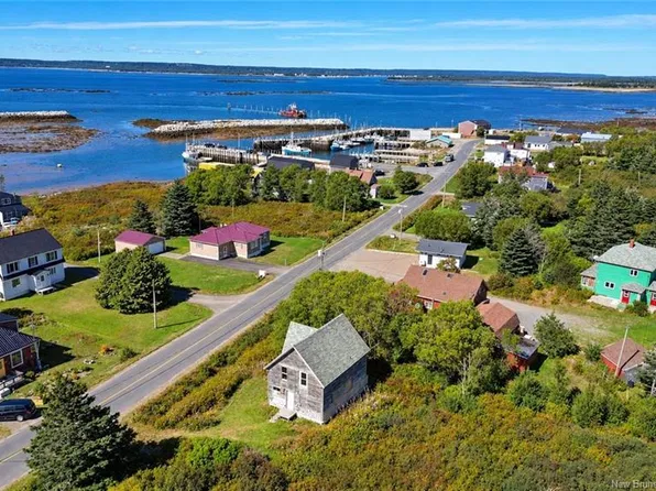 112 White Head Rd, Grand Manan, NB E5G 1K4