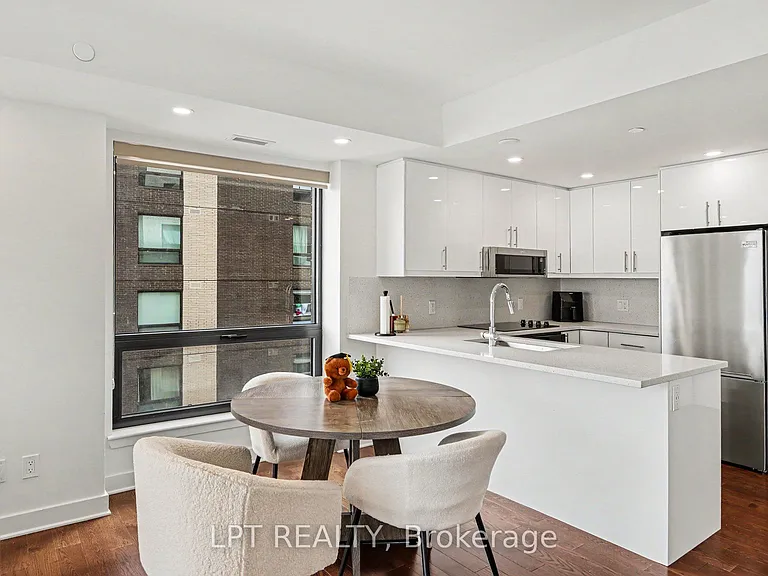 180 George St #1705 — Photo 5