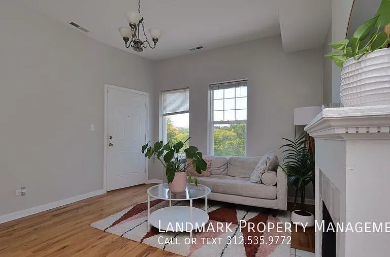 4537 S King Dr #3 — Photo 10