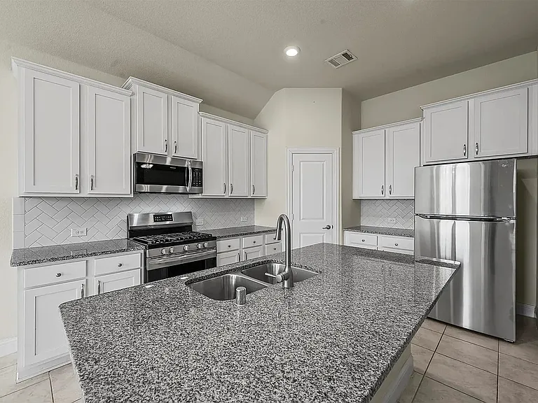 6100 Brunswick Dr — Photo 8