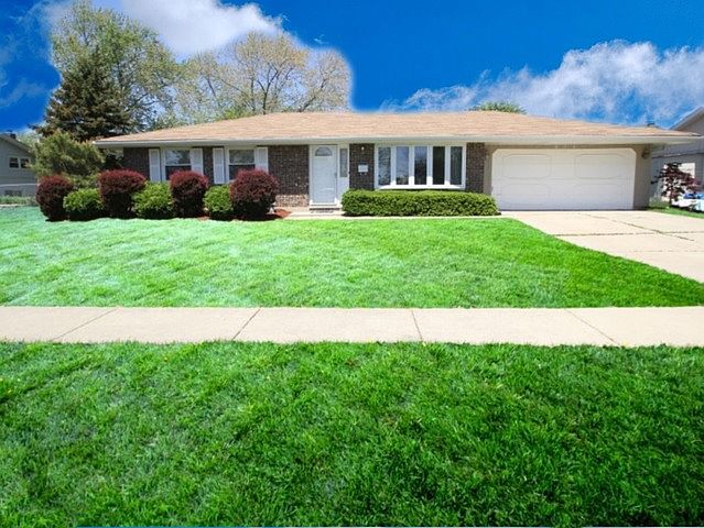 1st image of 816 Hyannis Ct.