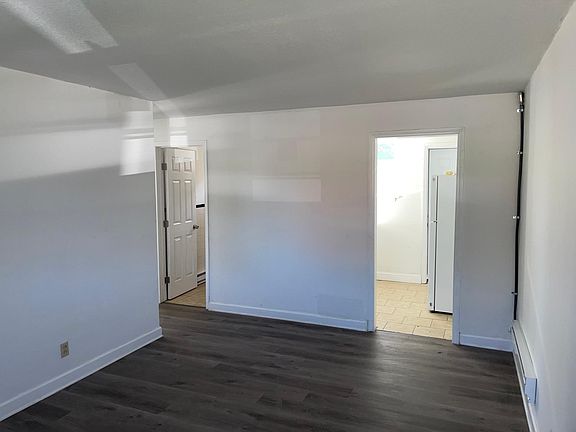 3rd image of 3702 Killam Ave