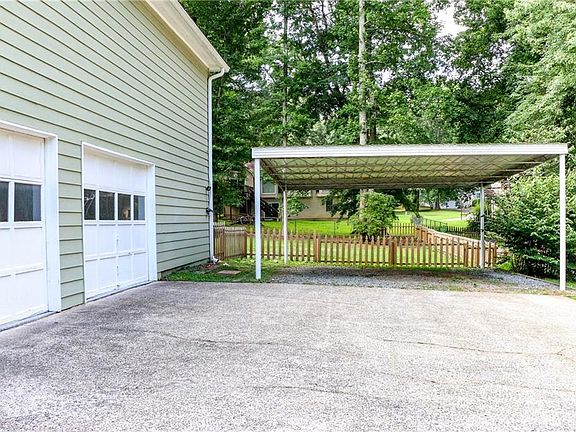 3rd image of 2526 Lorne Ct SW