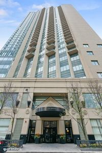 111 W Maple St APT 2011, Chicago, IL, 60610