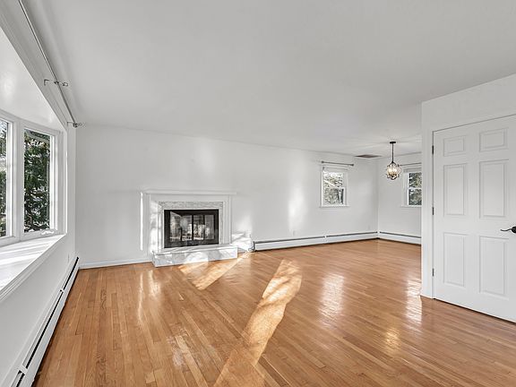 5th image of 4 Soundview Ave
