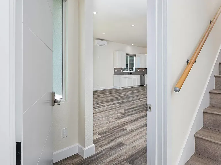 426 Sloane Ave #1 — Photo 7