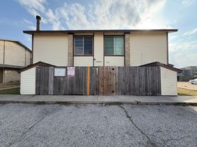 1202 Covey Ln
