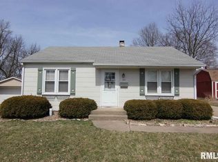 105 W Sunny Ln, Eureka, IL