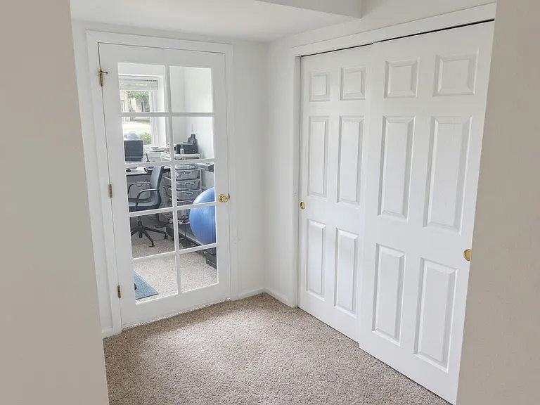83 Mineola Ct — Photo 19