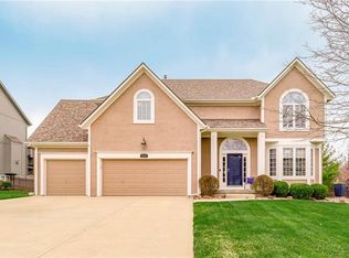 5720 NE Sapphire Ct, Lees Summit, MO 64064