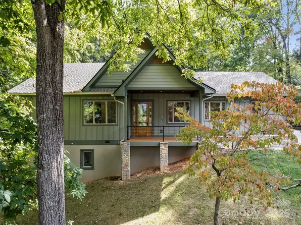 165 Breezemont Dr, Waynesville, NC 28786
