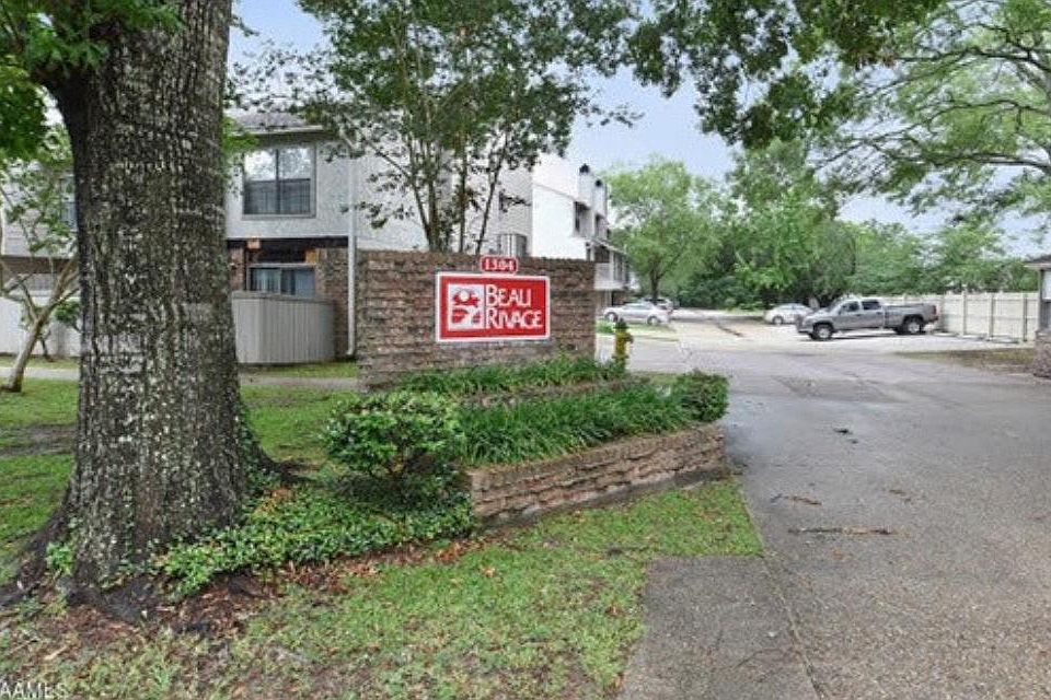 1st image of 1304 E Bayou Pkwy APT 6A