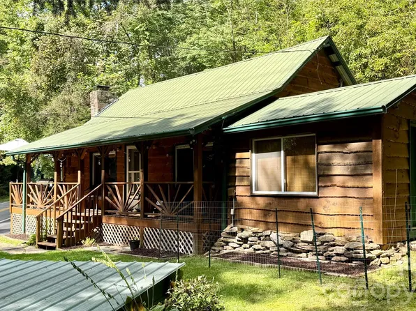 3387 Union Hill Rd, Whittier, NC 28789