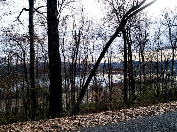 209 Lakeshore Vista Dr, Kingston, TN 37763