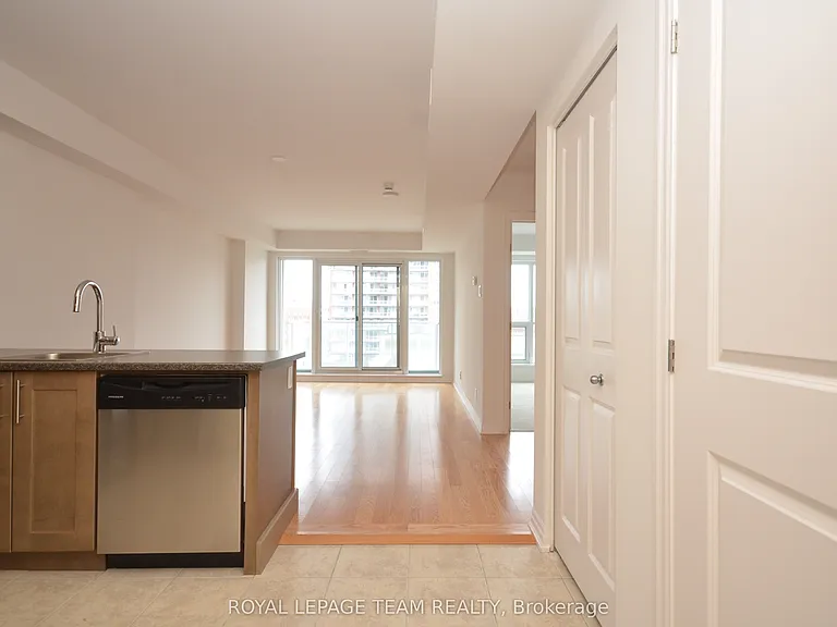 242 Rideau St #404 — Photo 5