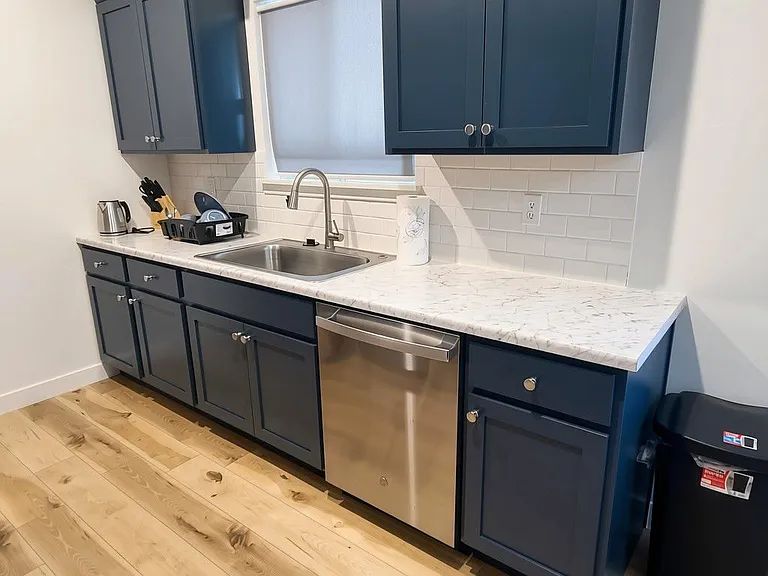 Kitchen cabinet