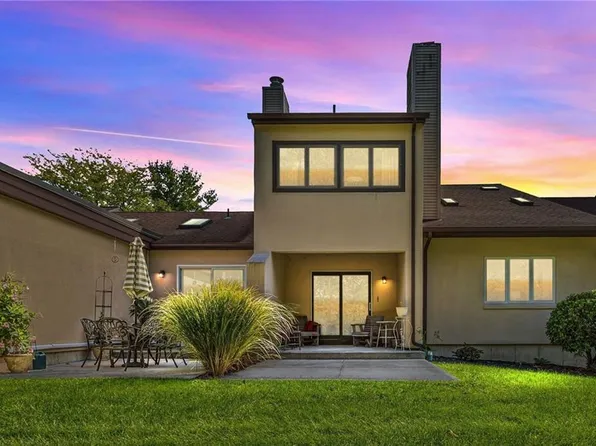 2970 Mendon Rd APT 101, Cumberland, RI 02864