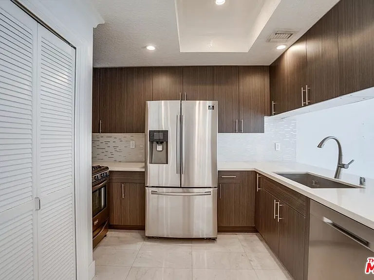 1034 S Shenandoah St #2 — Photo 8