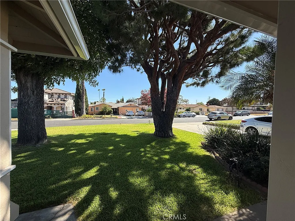 3 bed, 1279 sqft, $3,800 — Photo 2