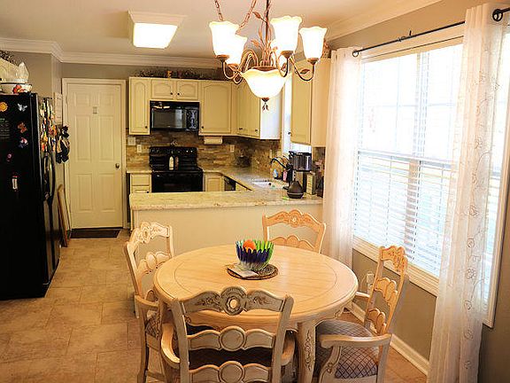 3rd image of 8645 Abraham Ln