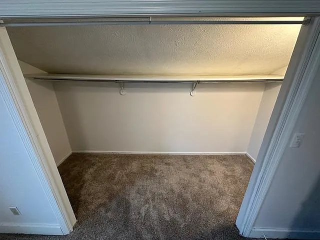 517 Drury Ln — Photo 13