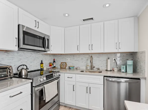 245 Burgundy F, Delray Beach, FL 33484