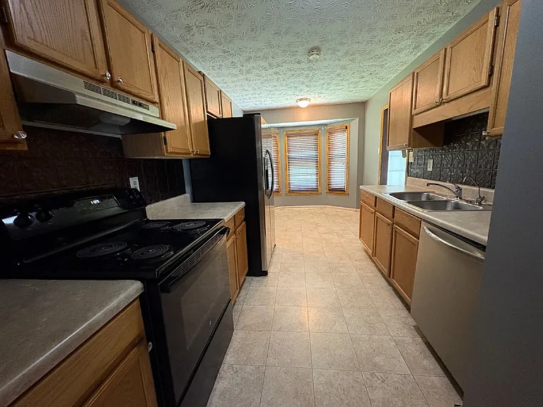204 Cobblestone Ct — Photo 7