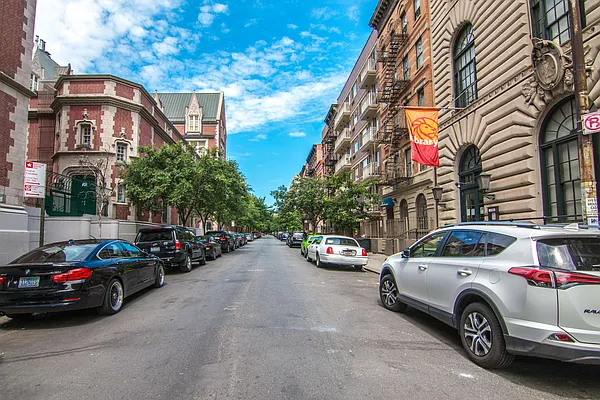 Rented by New York Residence | media 70