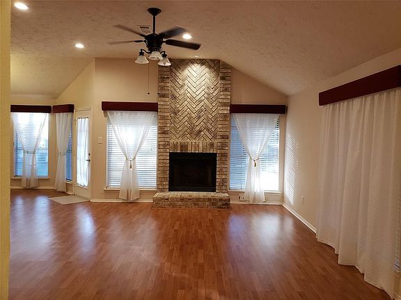 4th image of 18123 Lake Bend Dr