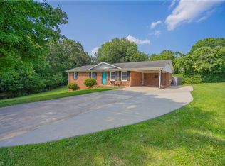 104 Monroe Dr, Lexington, NC 27295