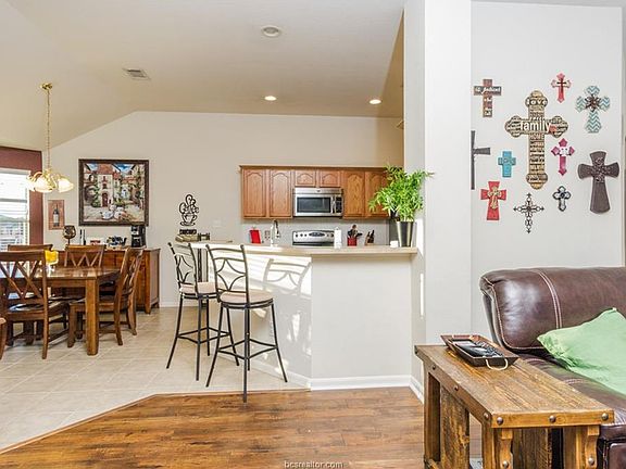 3rd image of 15214 Faircrest Dr