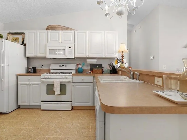 1037 Ridgeville Rd — Photo 17