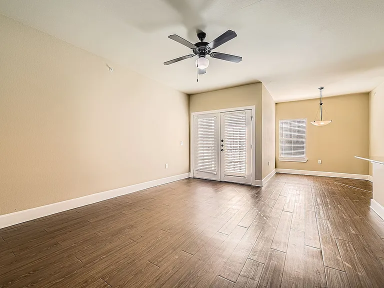 1555 Nottingham Drive - Web Quality - 004 - 05 Living Room