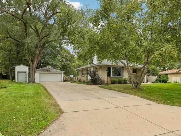 5205 S 44th St, Greenfield, WI 53220