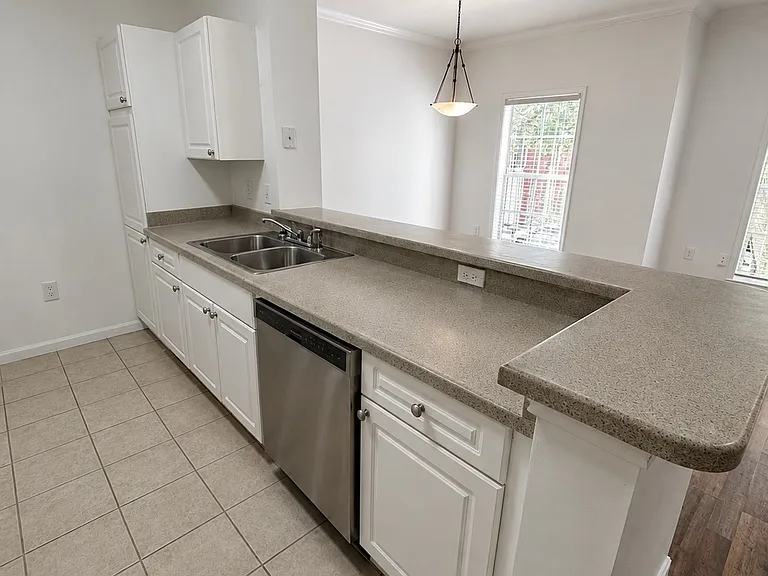 729 Celebration Ave — Photo 11