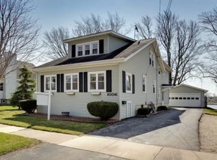 1006 W North Water St, New London, WI 54961