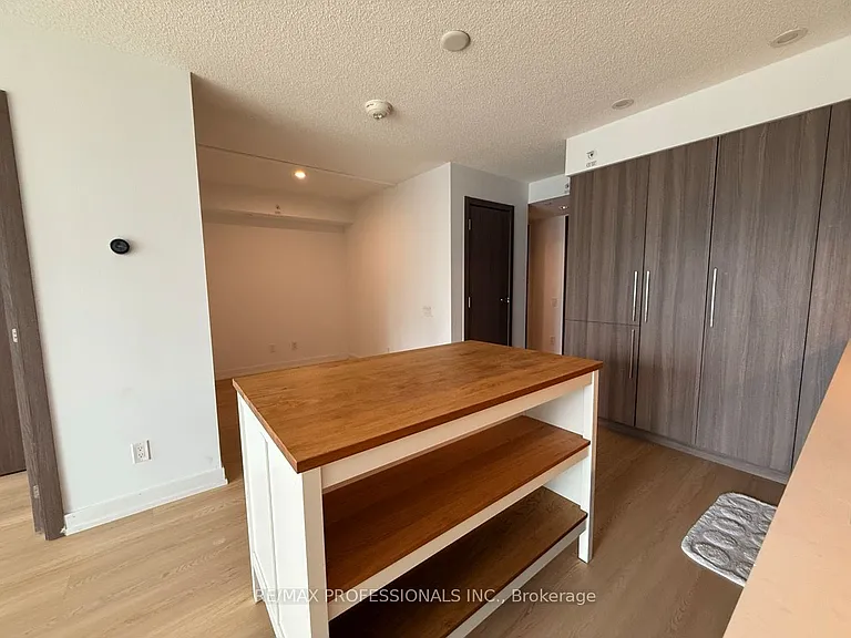 19 Bathurst St #1708 — Photo 8