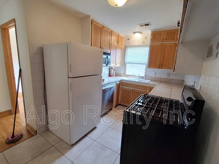 2419 Plymouth Ave N #101 — Photo 5