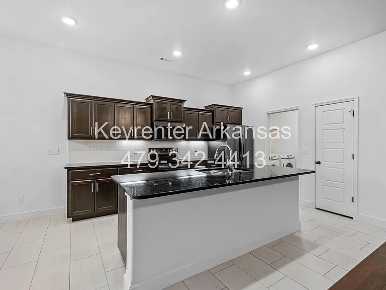 5907 NW Hancock St — Photo 9