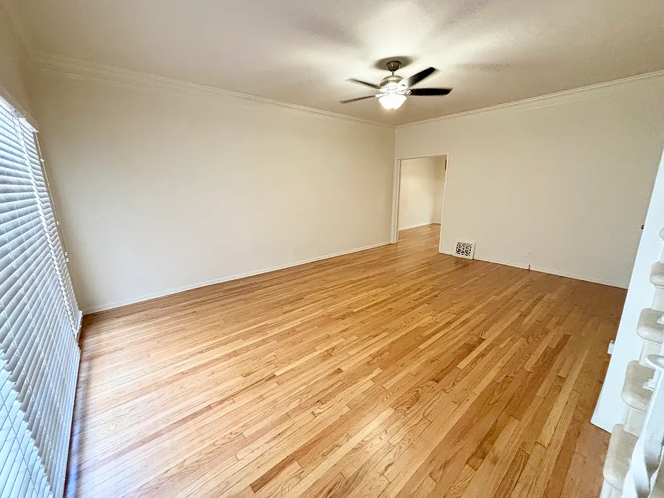 128 1/2 S Palm Dr #1
