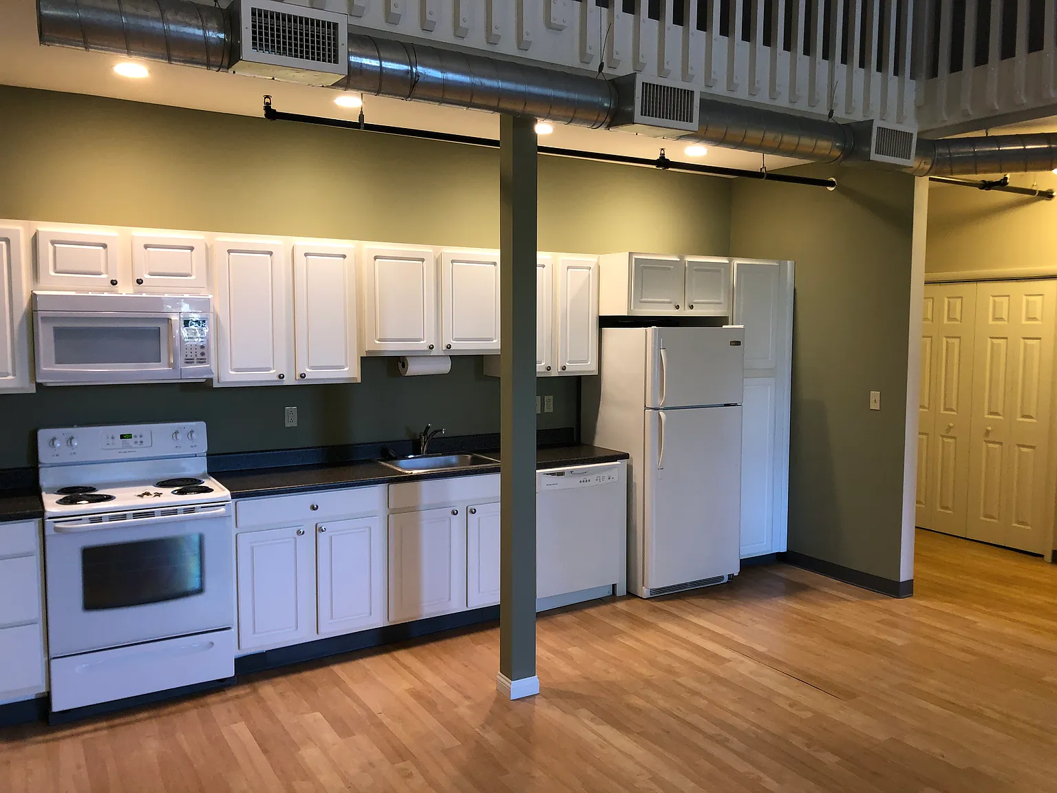139 Grant Ave — Photo 2