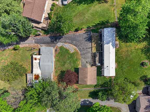 4th image of 4080 Lovelaceville Rd