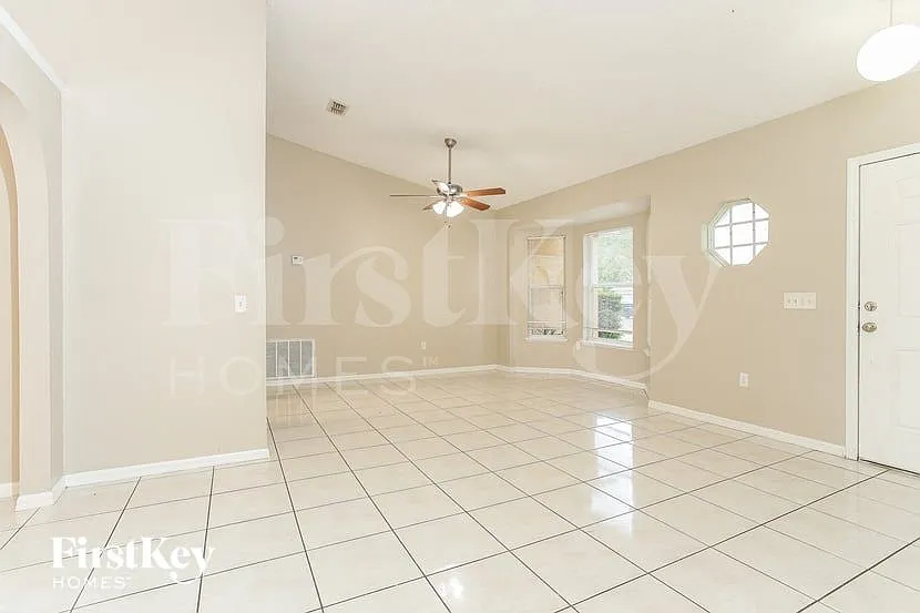 3 bed, 2.0 bath, 1636 sqft, $1,850 — Photo 3