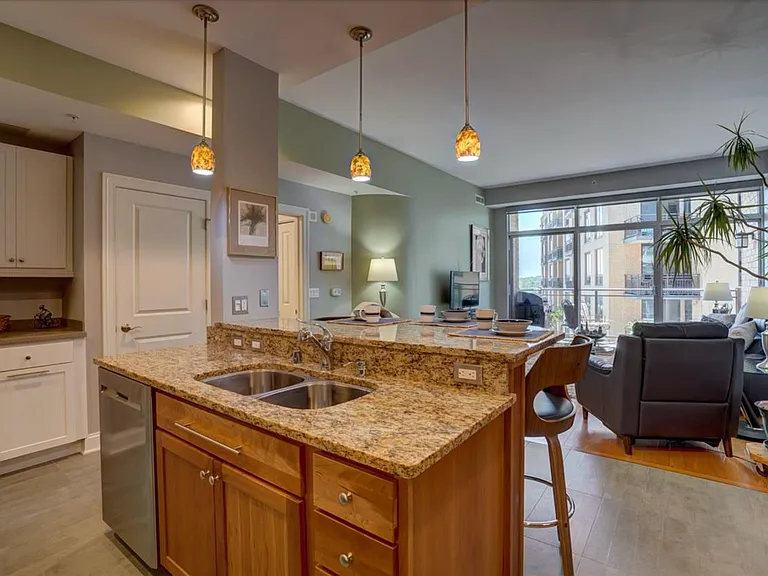 625 N Segoe Rd — Photo 8