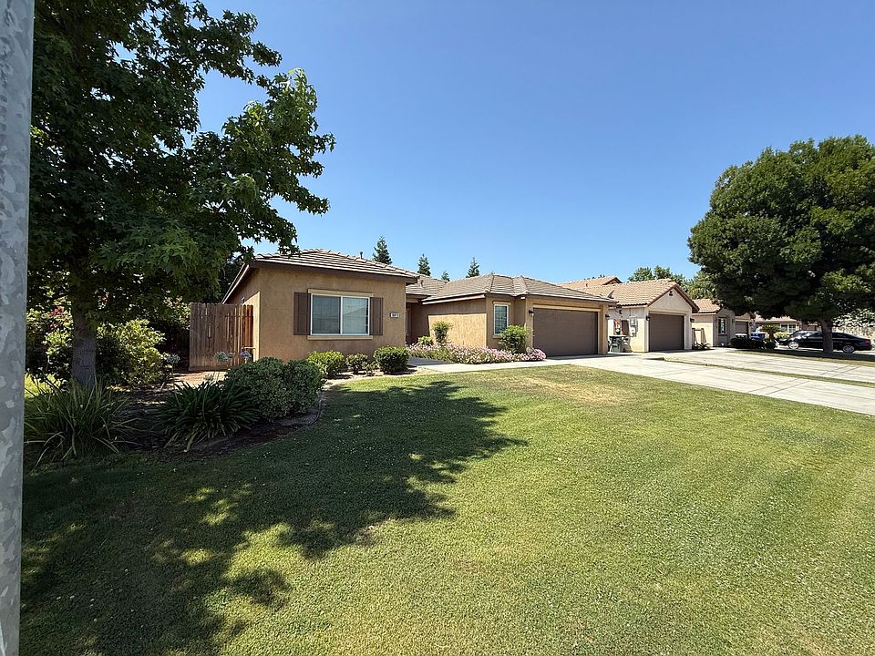 2nd image of 10819 Pointe Royal Dr