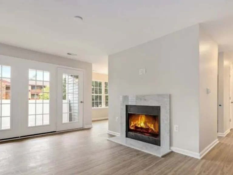 6425 Richmond Hwy #301 — Photo 4